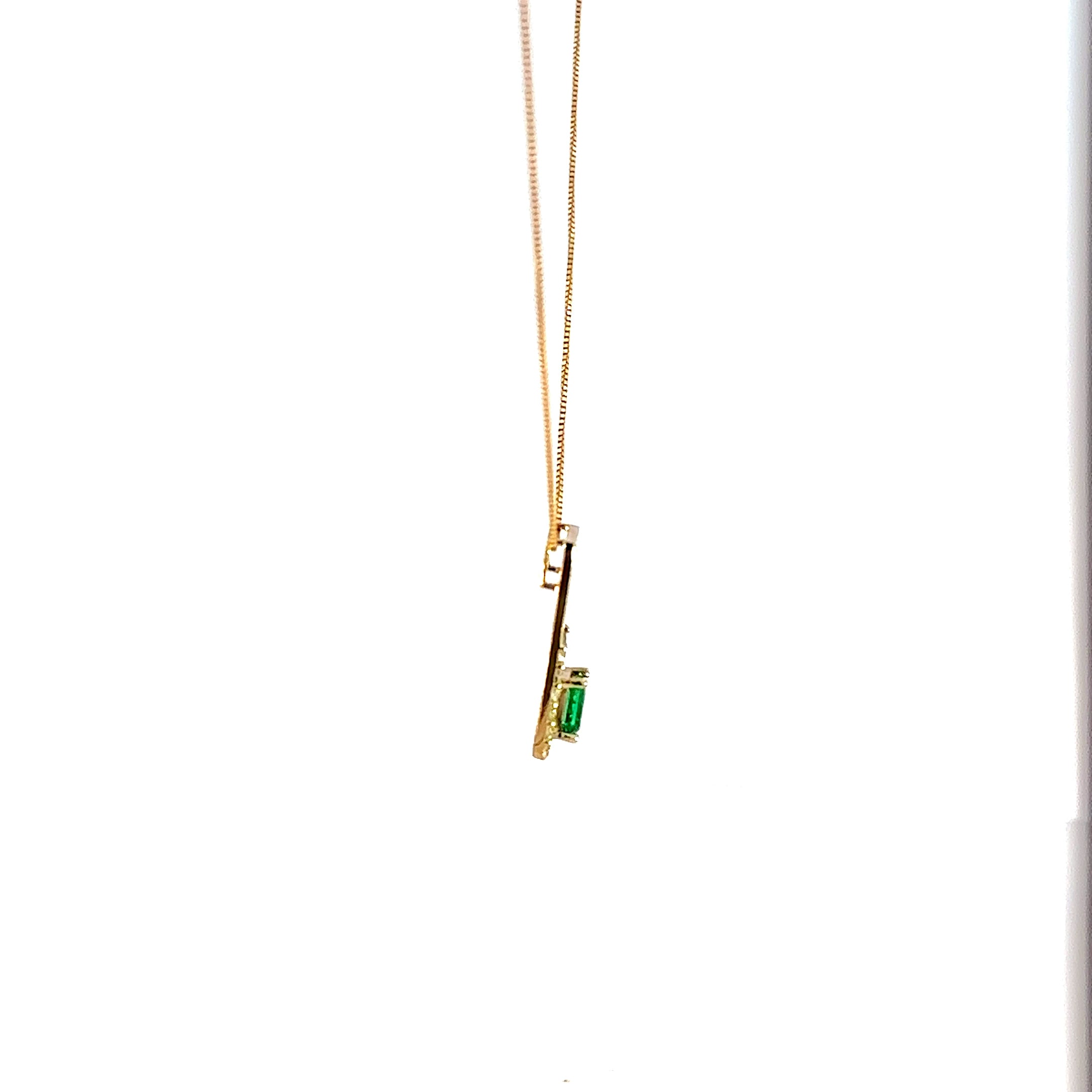 Dije de Esmeralda en Oro Amarillo