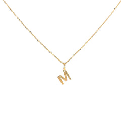 Collar con letra inicial dorada