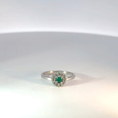 Anillo en Oro Blanco con Esmeralda y Diamantes