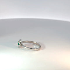 Anillo en Oro Blanco con Esmeralda y Diamantes