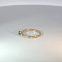 Anillo de Oro Amarillo con Esmeralda Talla Step Cuadrada