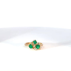 Anillo oro amarillo esmeralda y diamantes Group