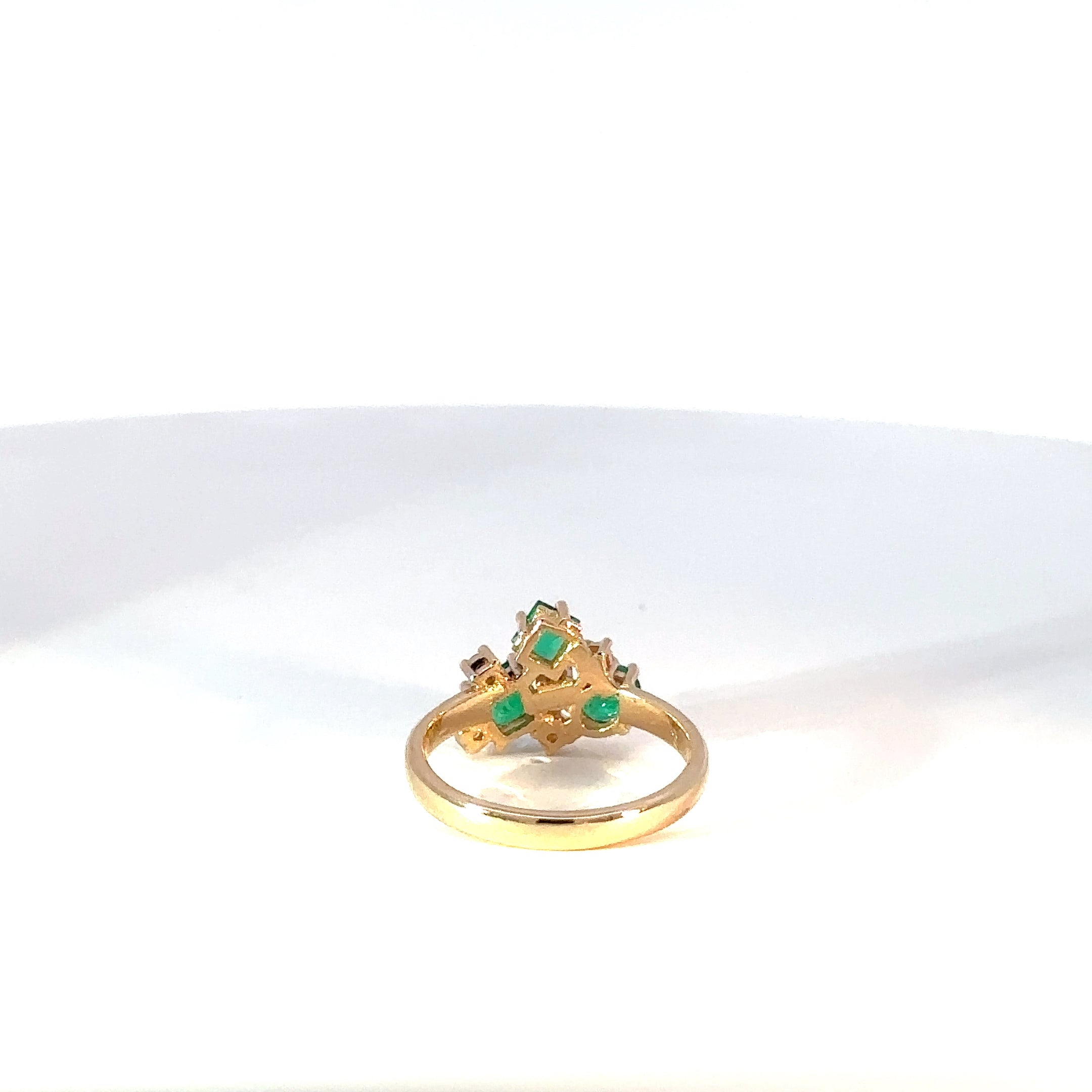 Anillo oro amarillo esmeralda y diamantes Group