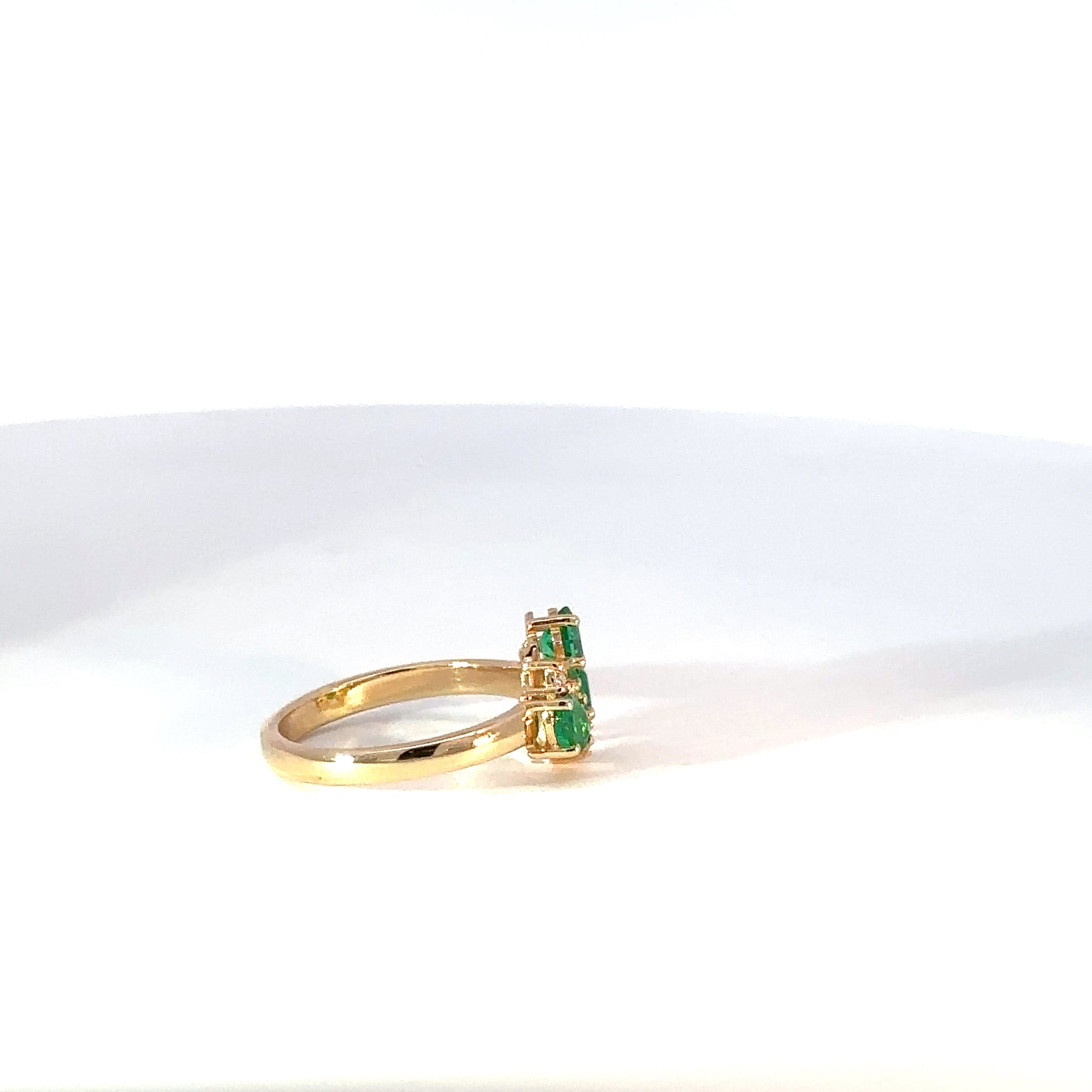 Anillo oro amarillo esmeralda y diamantes Group