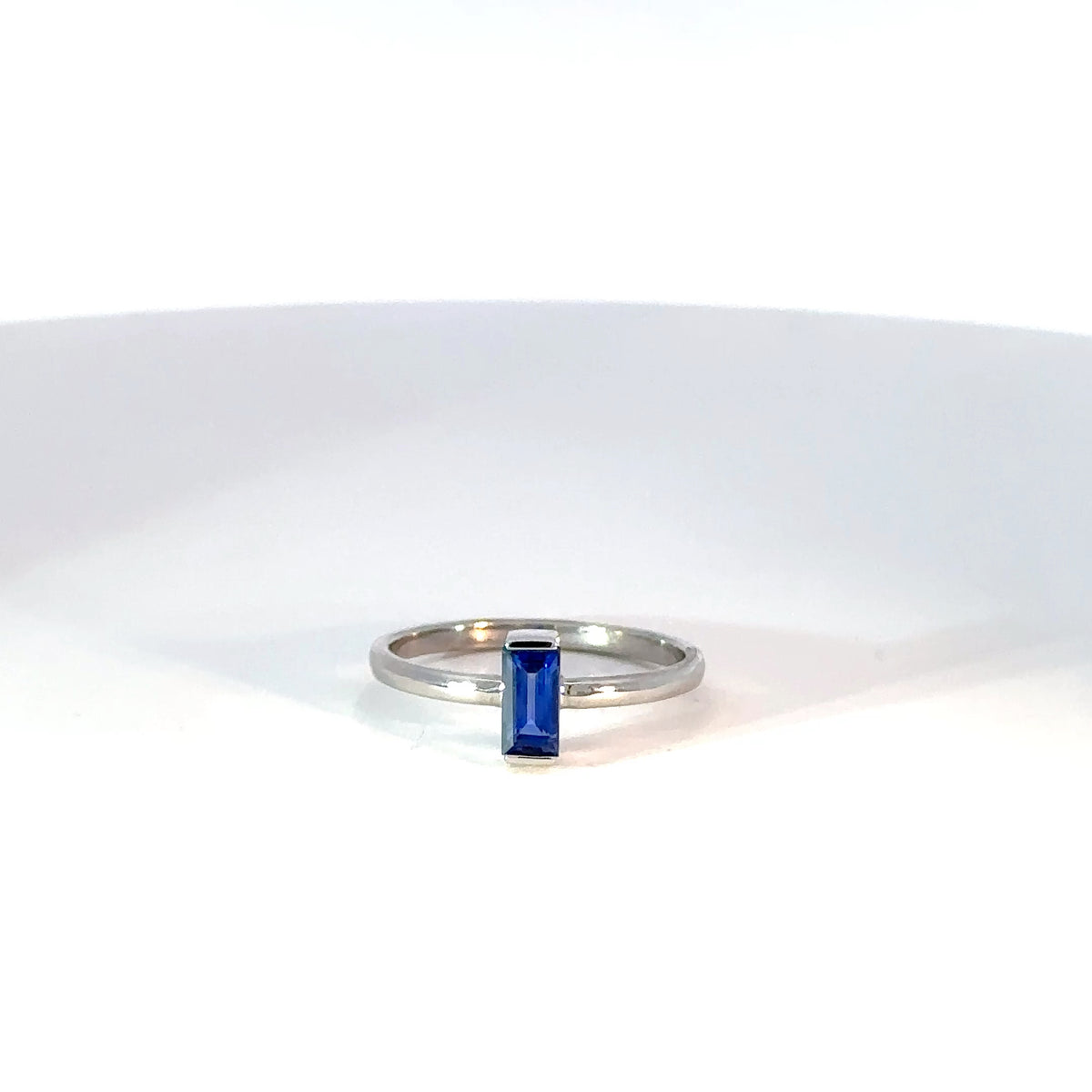 Anillo Zafiro Natural baguette