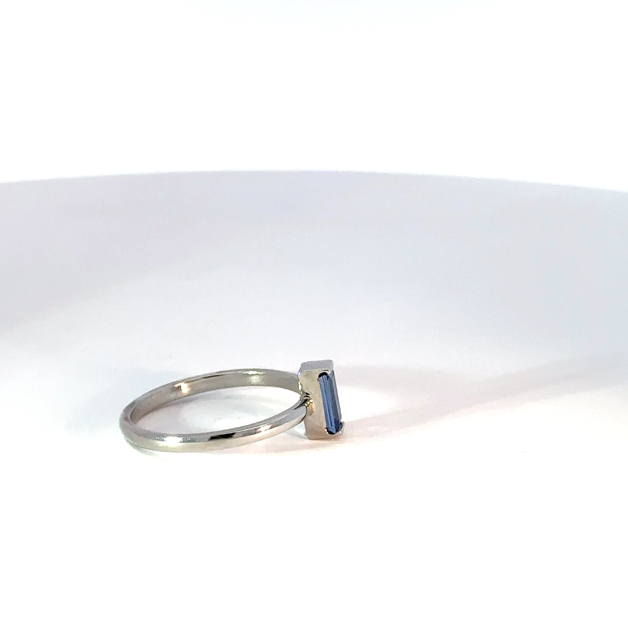 Anillo Zafiro Natural baguette