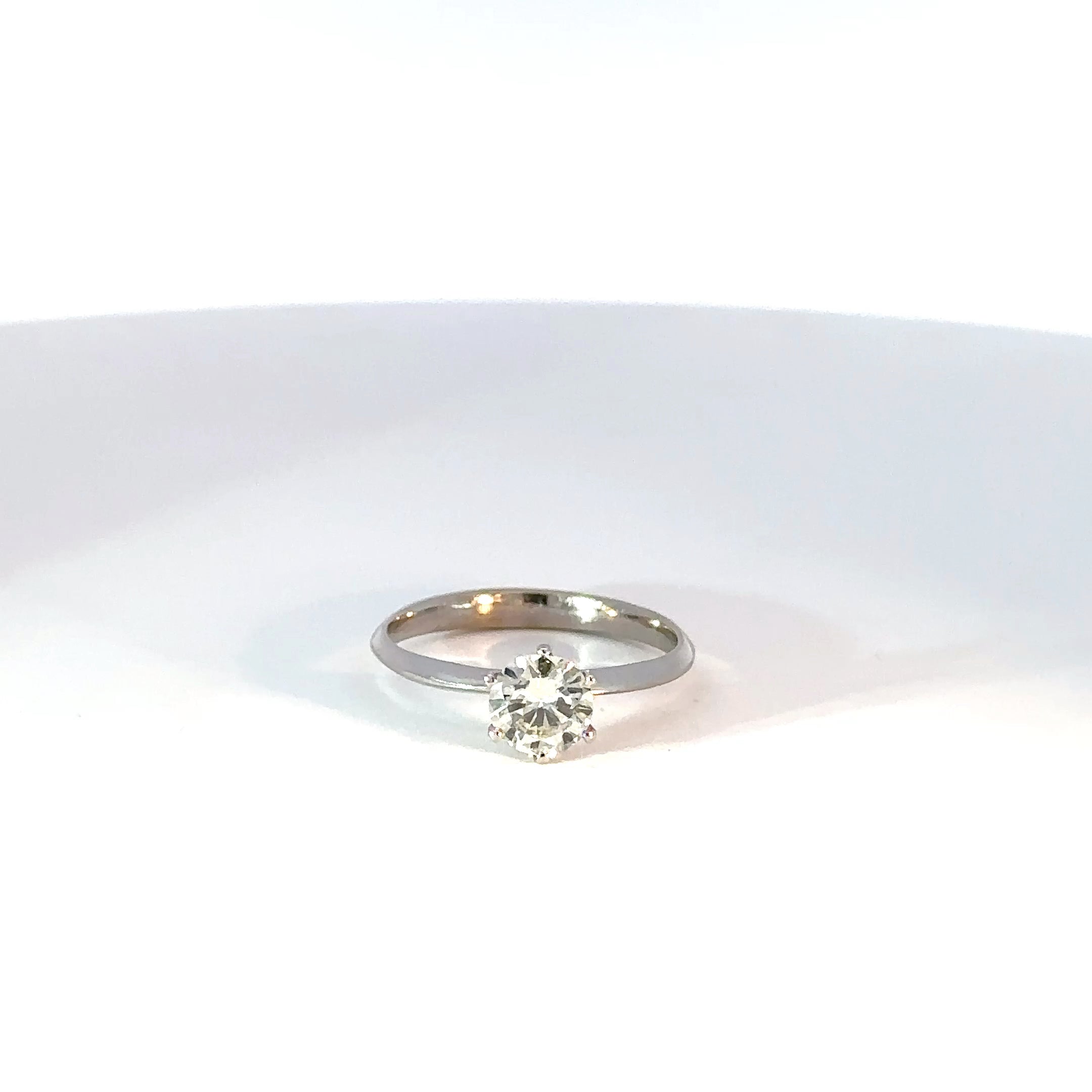 Anillo de compromiso clásico diamante