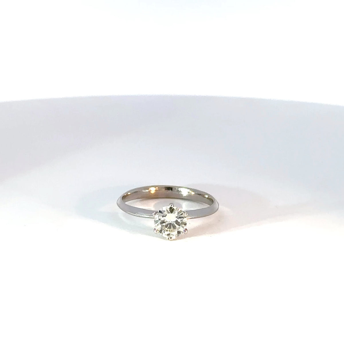 Anillo de compromiso clásico diamante