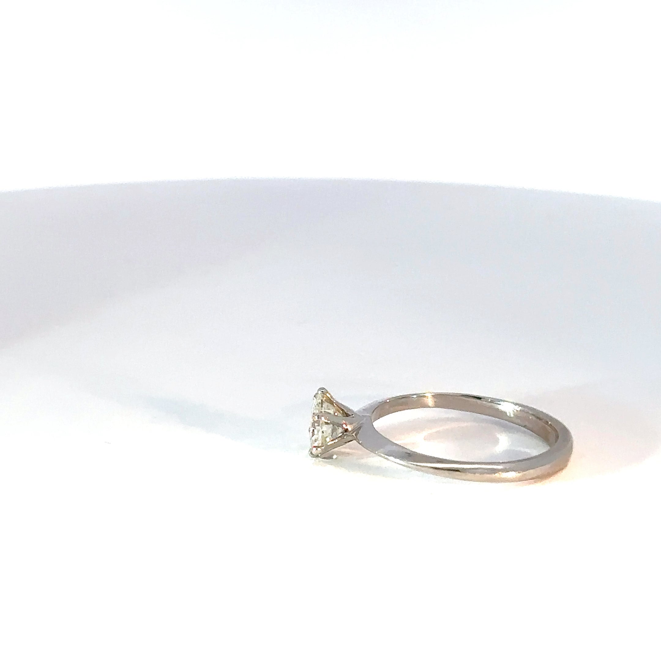 Anillo de compromiso clásico diamante