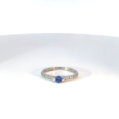 Anillo en Plata con Zafiro Azul y diamantes