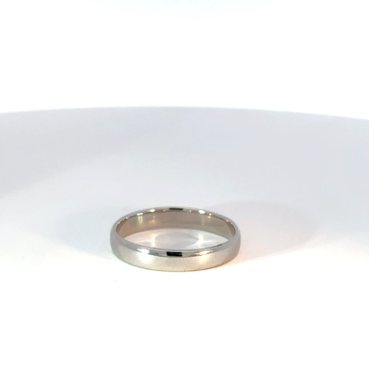 Argolla mediacaña oro blanco lisa