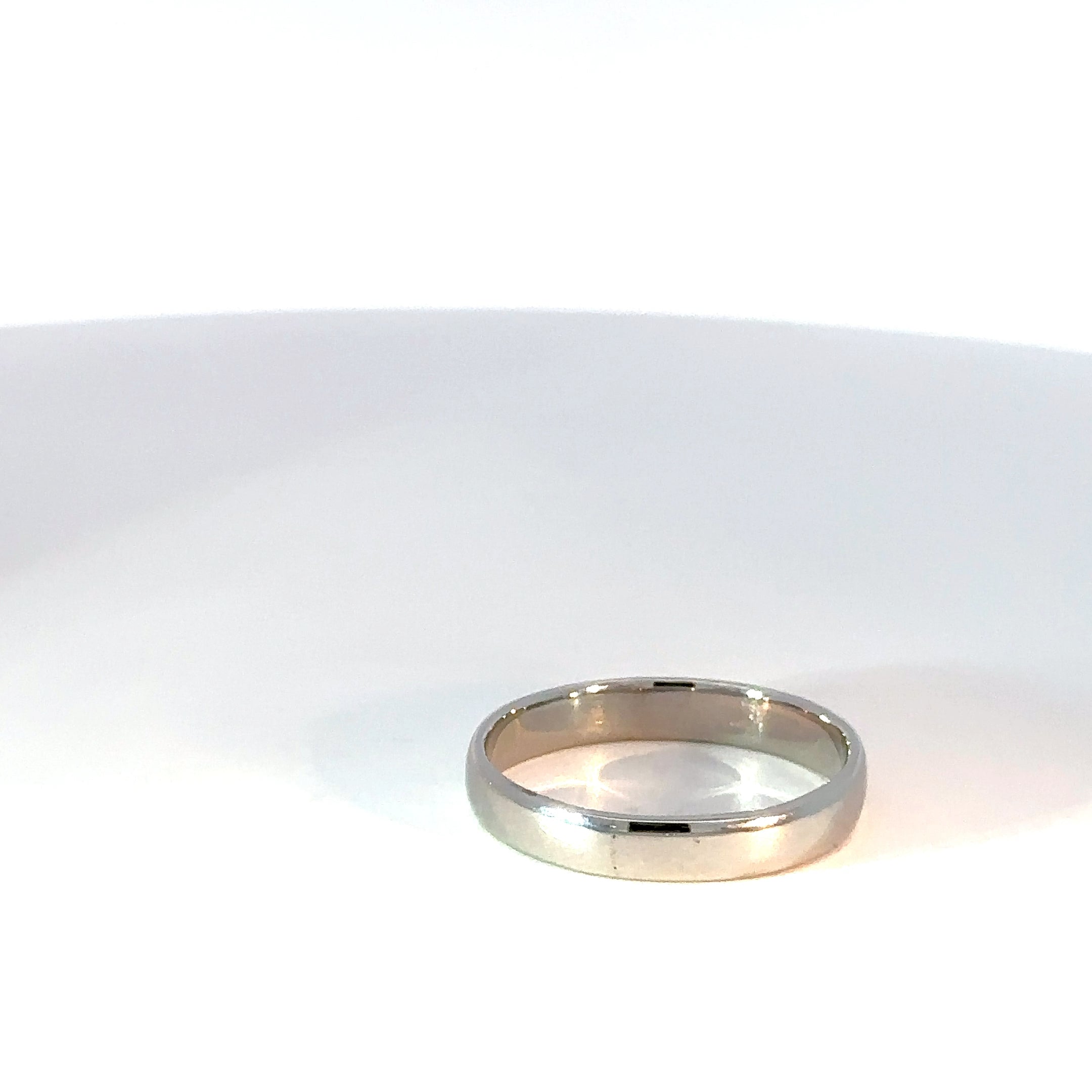 Argolla mediacaña oro blanco lisa