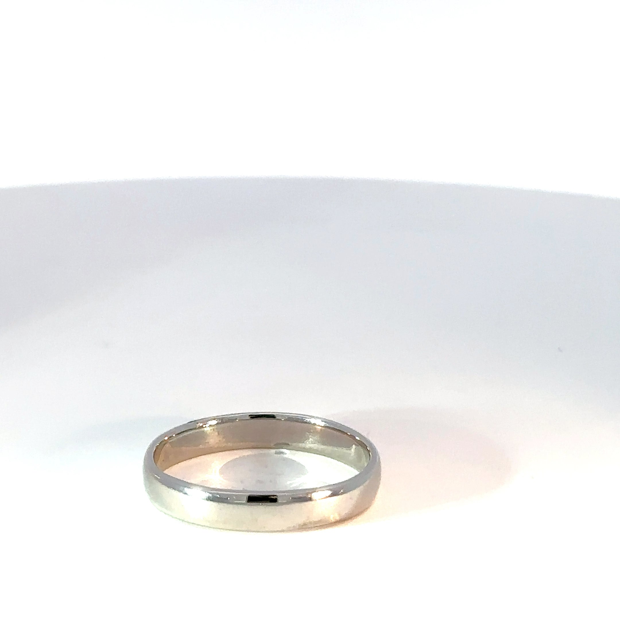 Argolla mediacaña oro blanco lisa