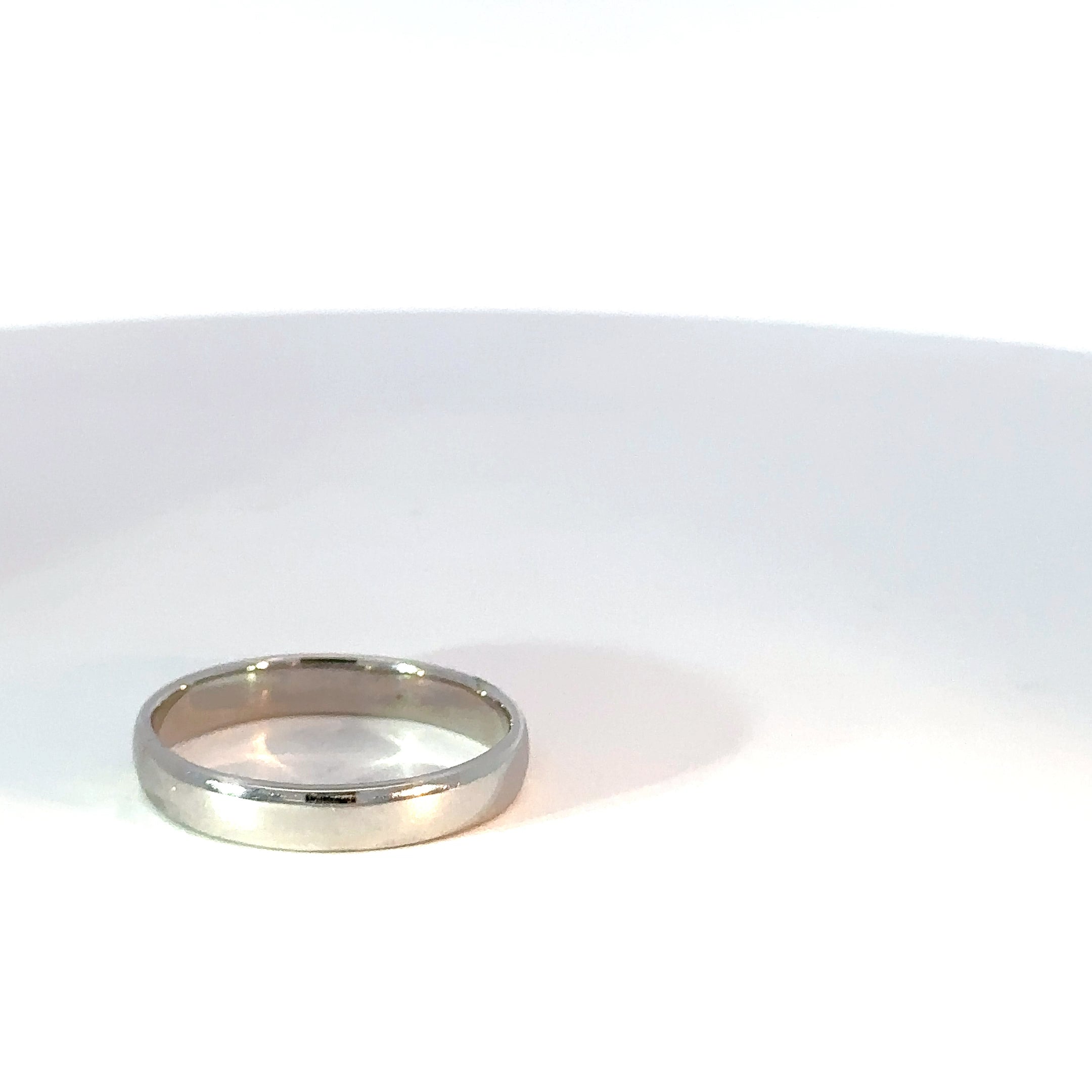 Argolla mediacaña oro blanco lisa