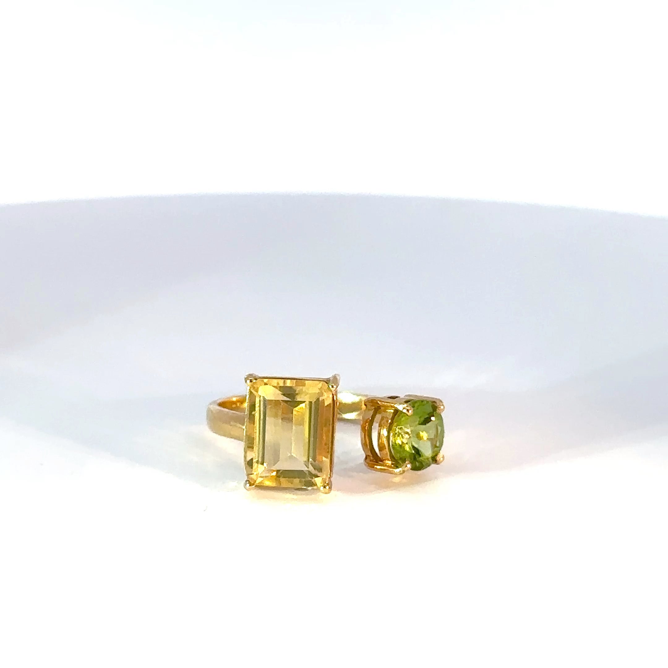 Anillo de Oro Amarillo con citrino y peridot