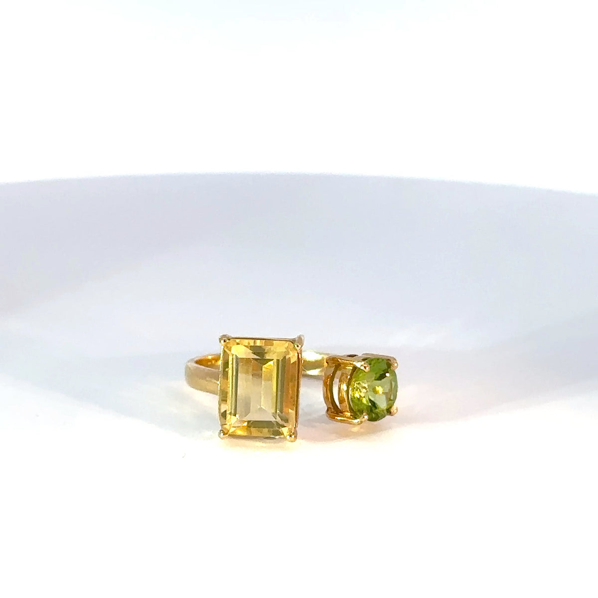 Anillo de Oro Amarillo con citrino y peridot