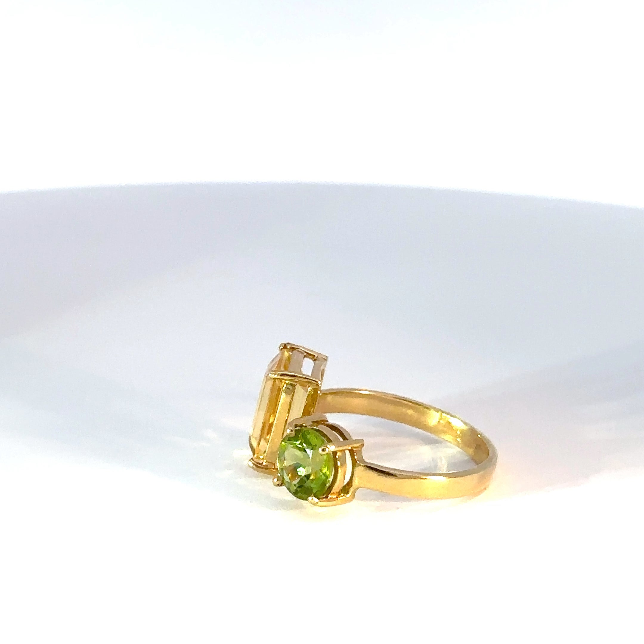 Anillo de Oro Amarillo con citrino y peridot