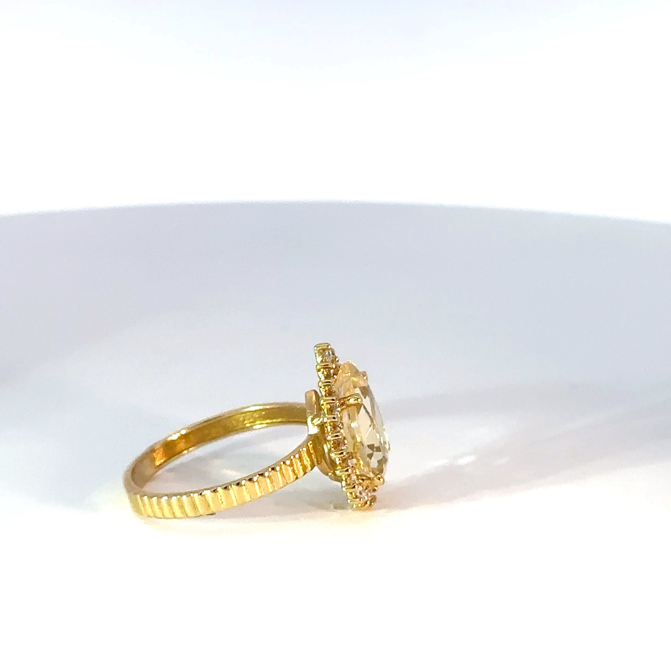 Anillo cluster oro amarillo Citrino y Moissanitas