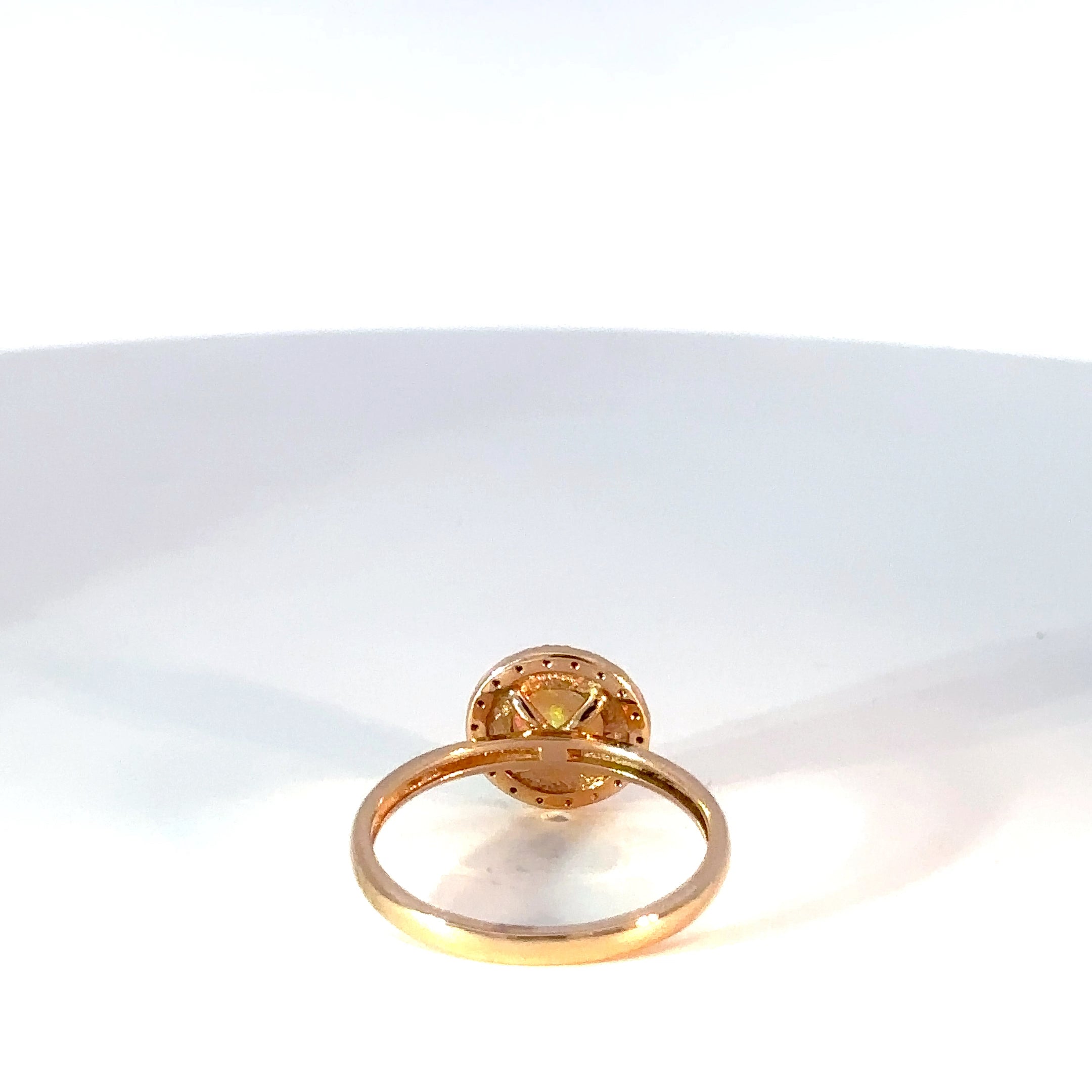 Anillo oro rosado Ópalo natural y diamantes