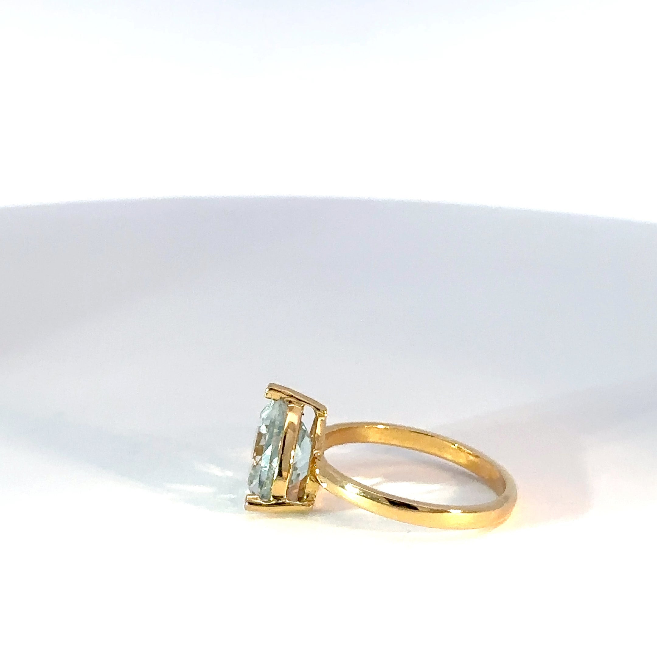 Anillo oro amarillo Topacio Sky Blue trillion