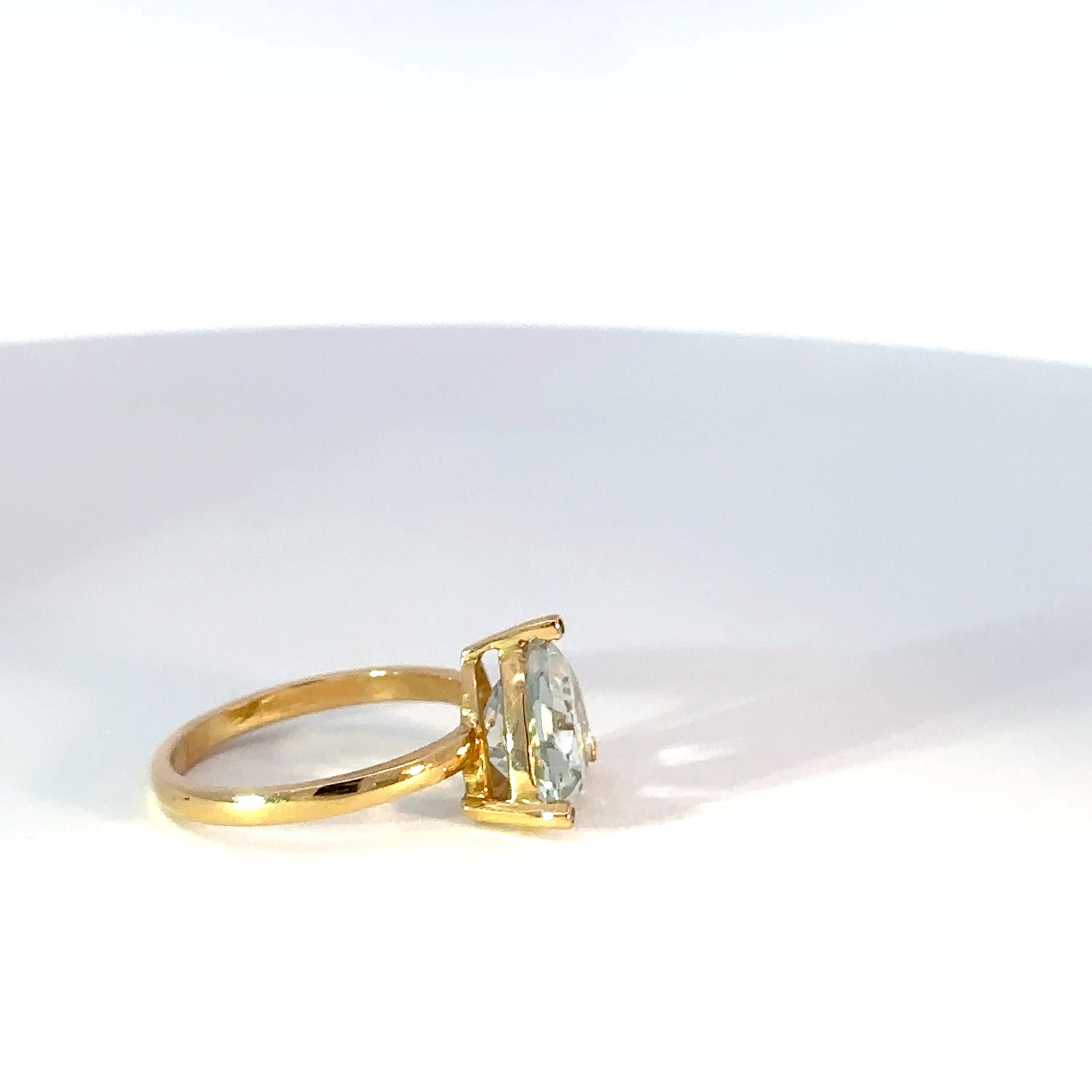Anillo oro amarillo Topacio Sky Blue trillion