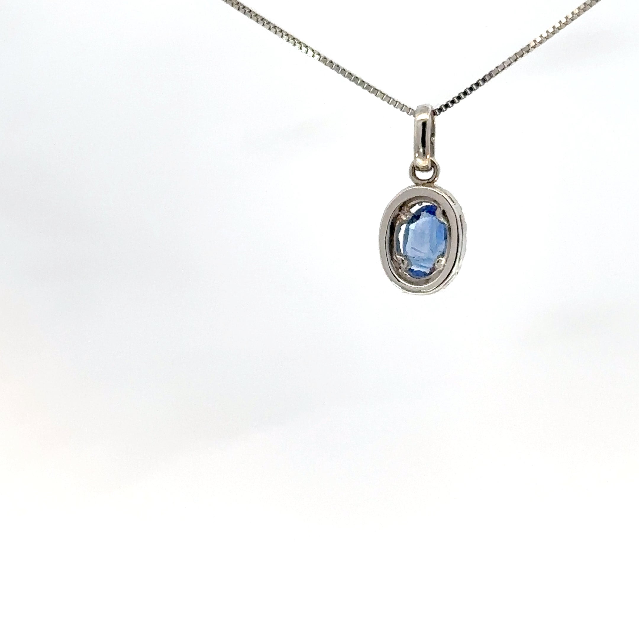 Dije zafiro azul y diamantes en oro blanco