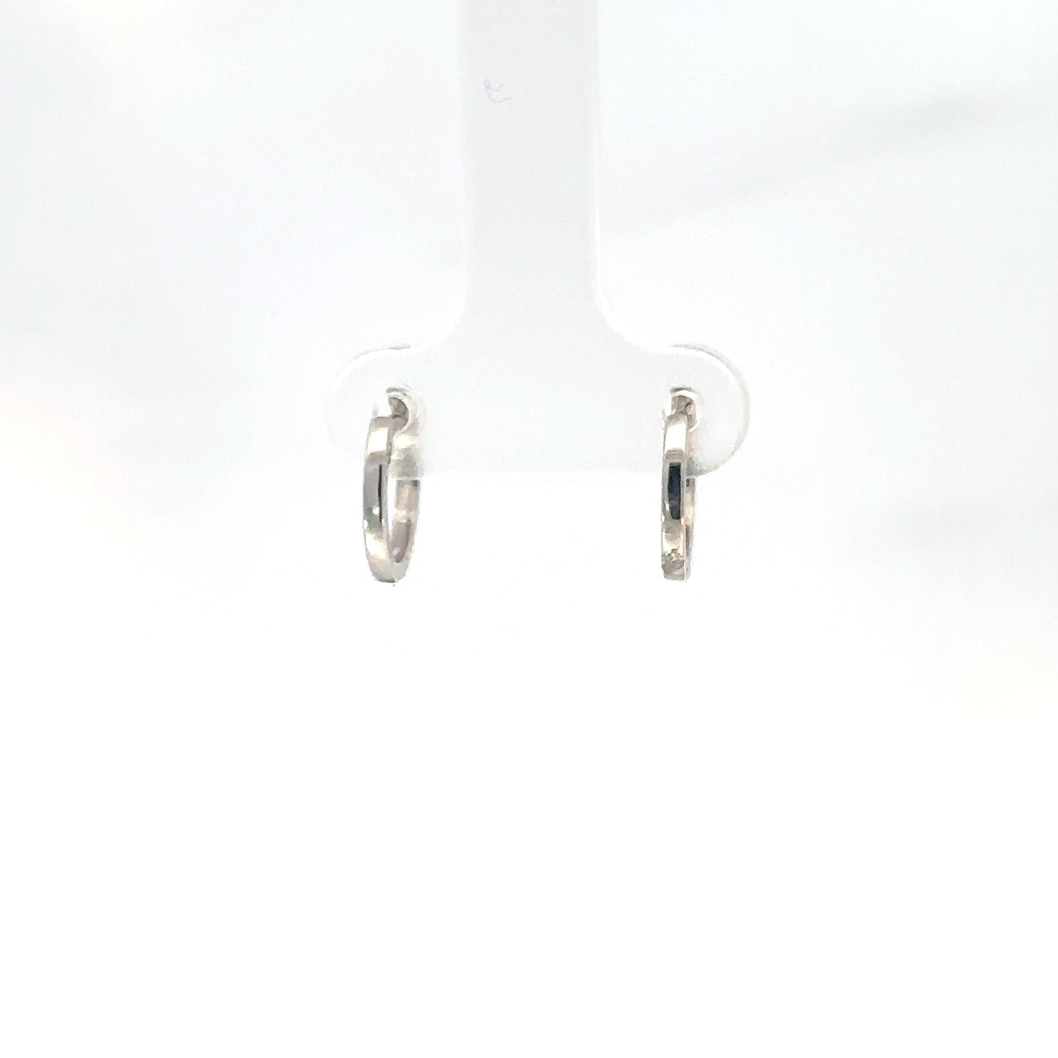 Elegantes Aretes en Candongas con Diamantes en Oro Amarillo