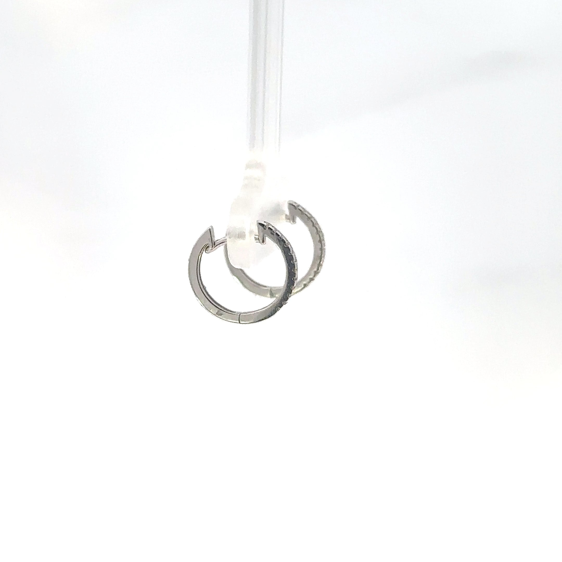 Elegantes Aretes en Candongas con Diamantes en Oro Amarillo