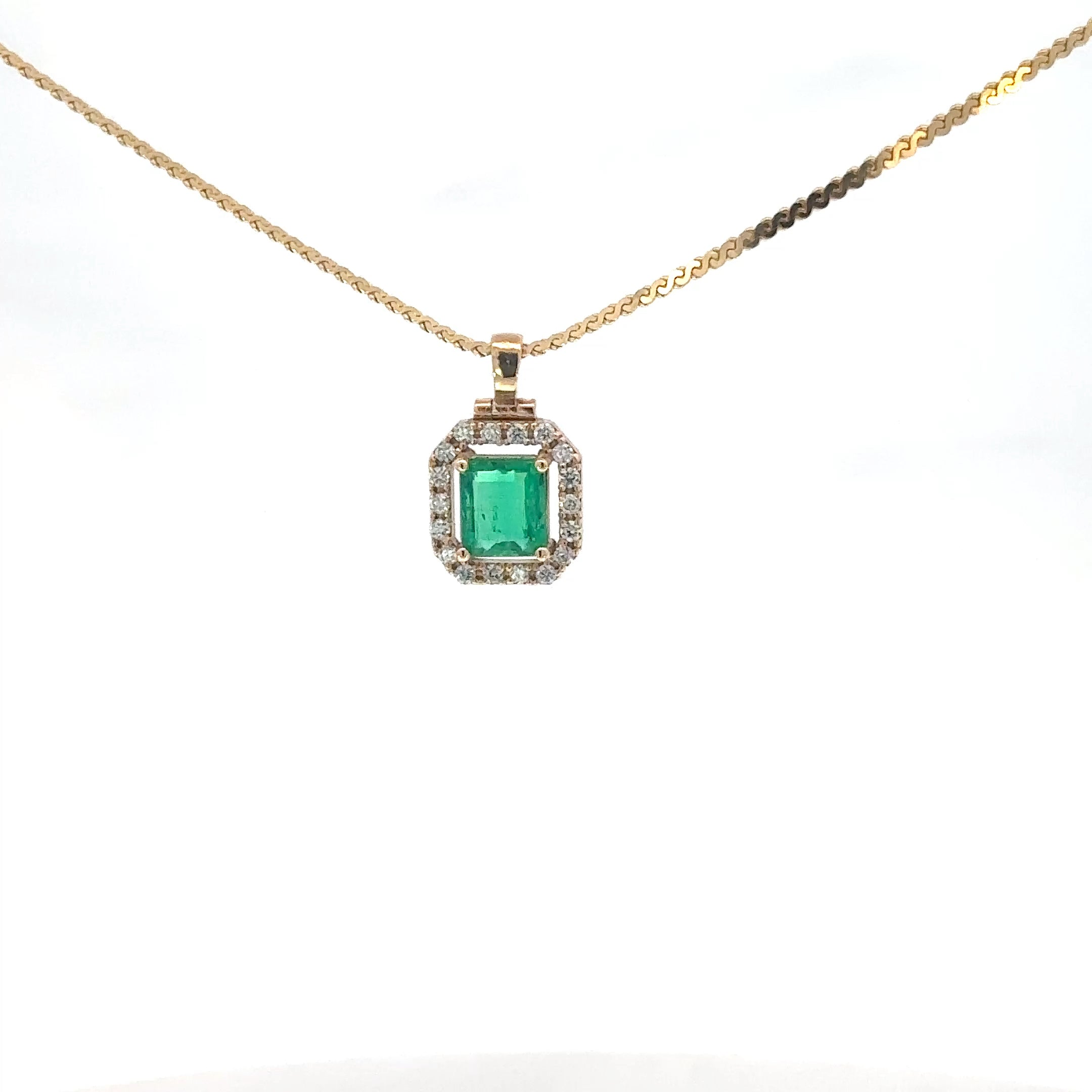 Dije de Oro Amarillo con Esmeralda y Diamantes