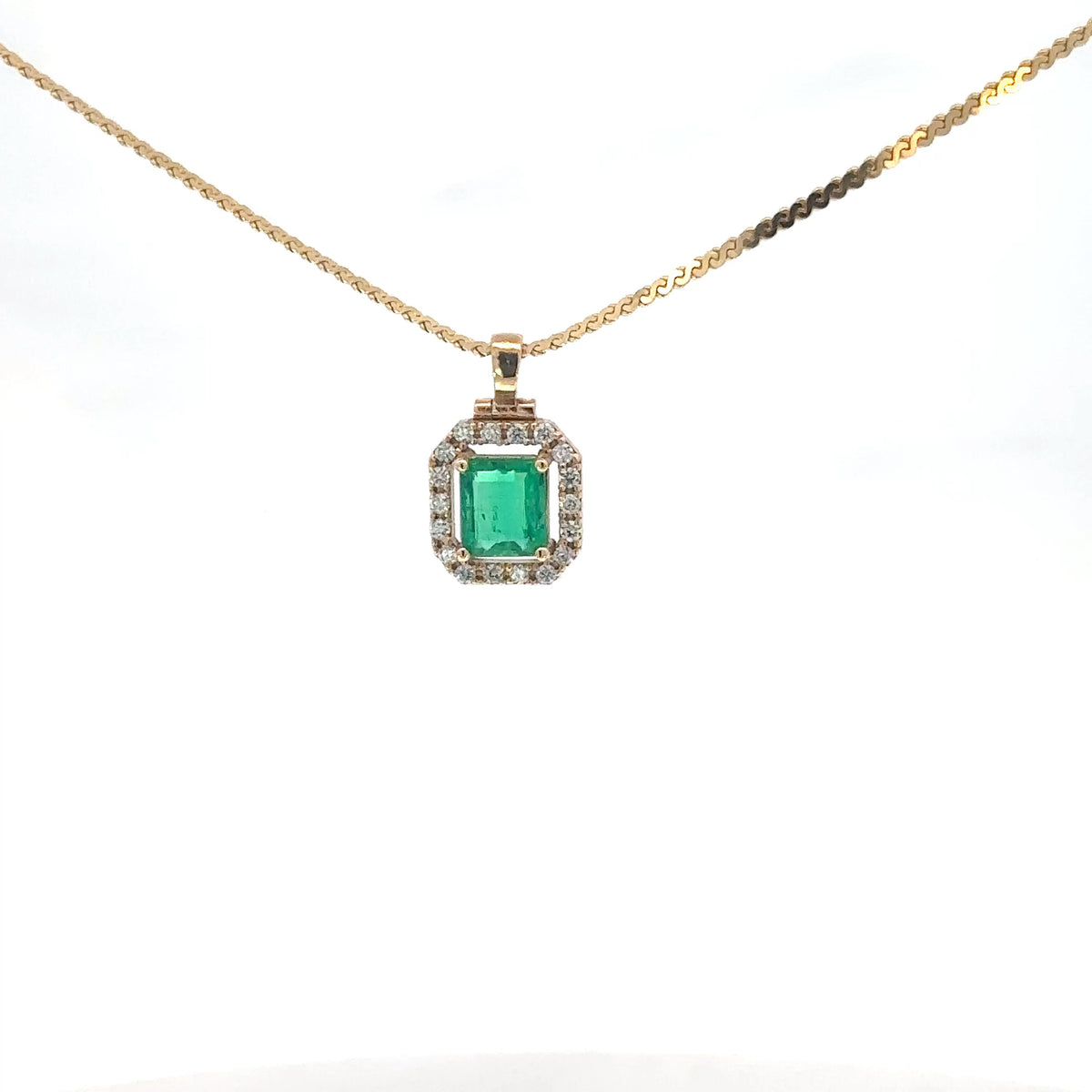 Dije de Oro Amarillo con Esmeralda y Diamantes