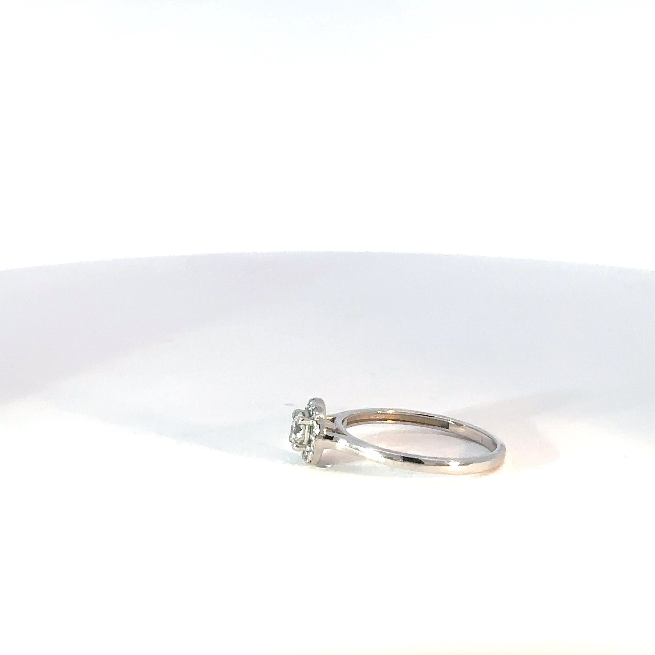 Anillo oro blanco diamante natural halo redondo