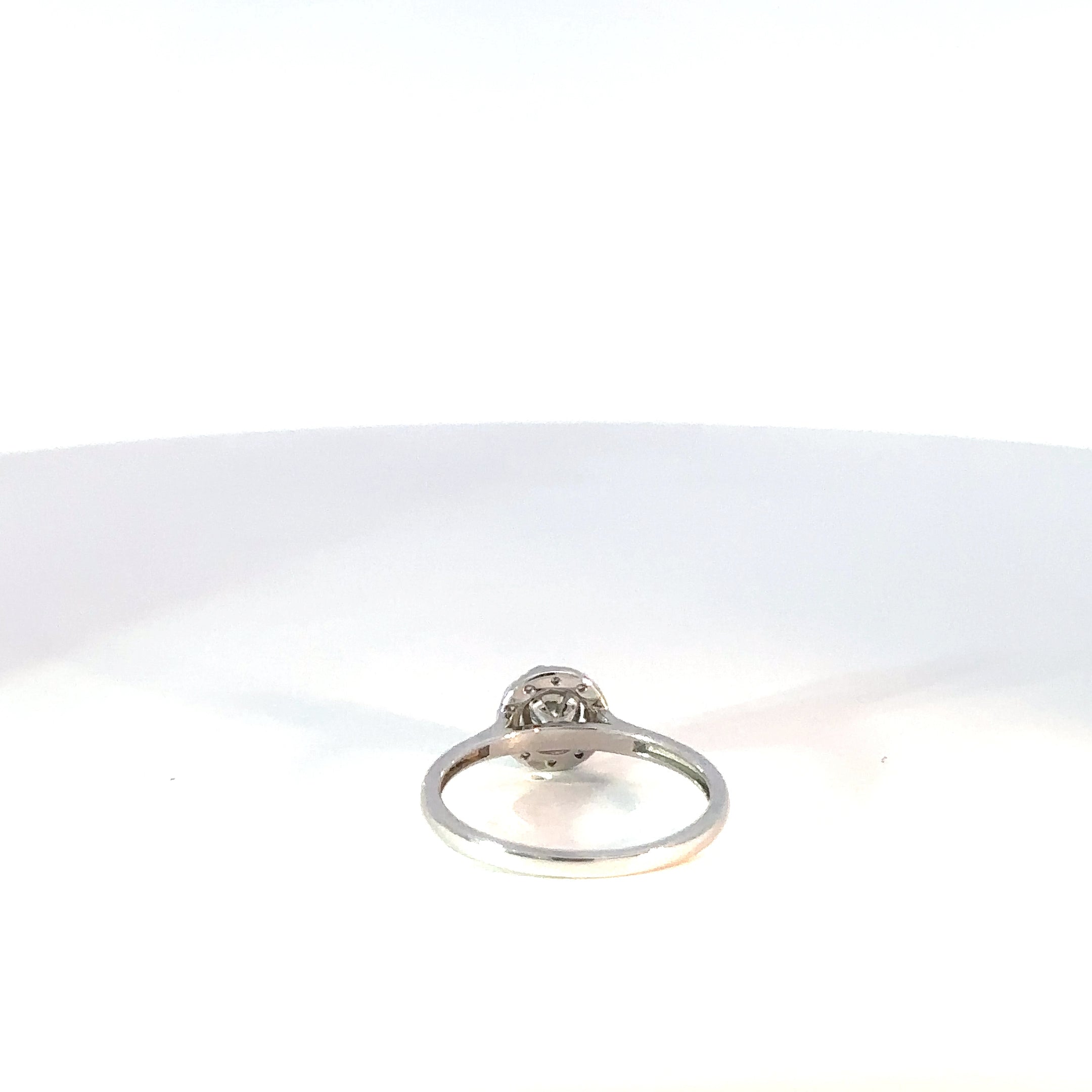 Anillo oro blanco diamante natural halo redondo