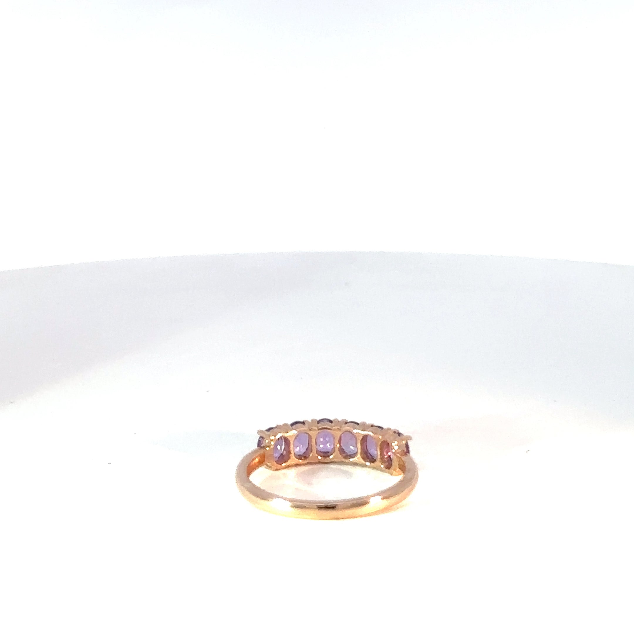 Anillo Multi Piedra en Oro Rosado con Zafiros Morados