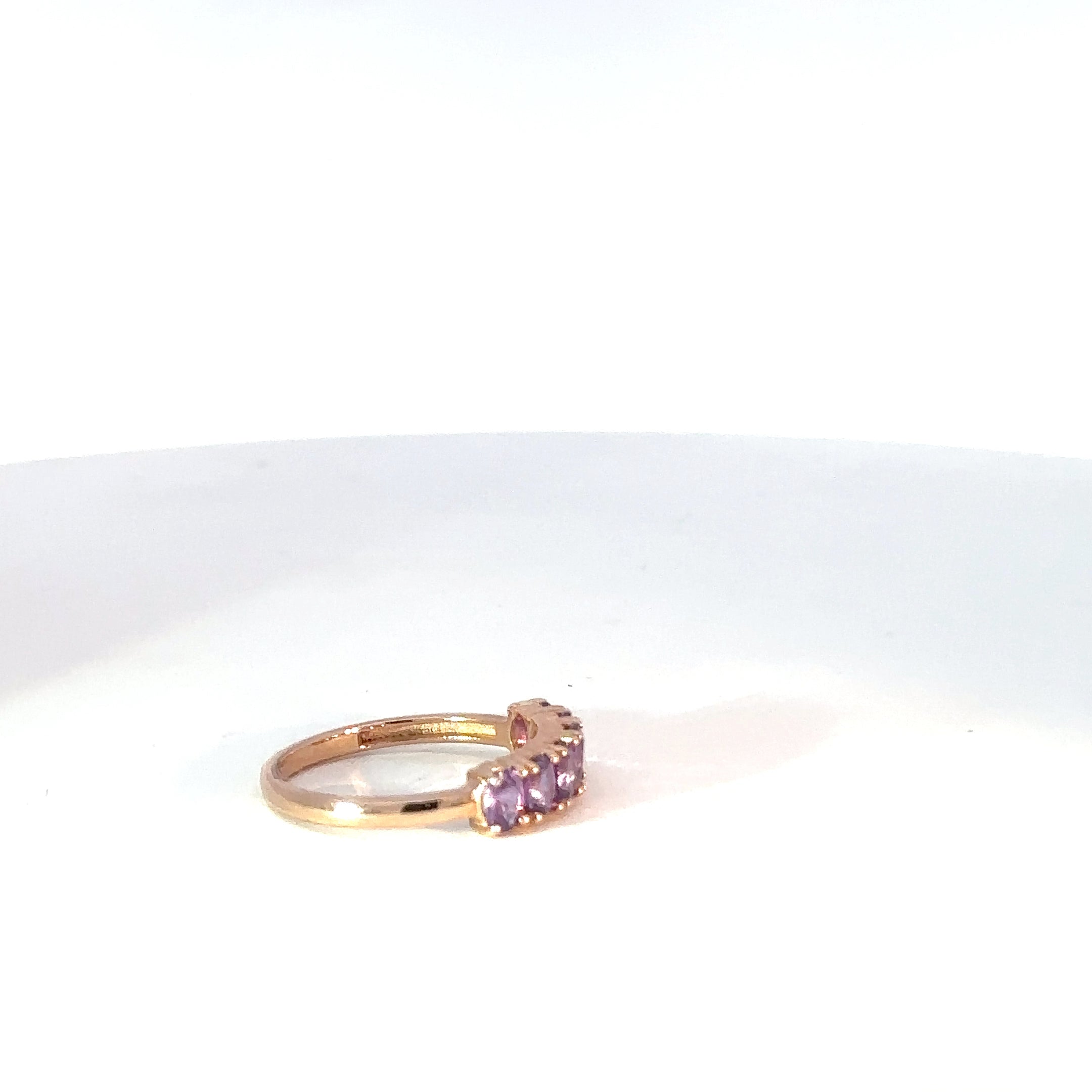 Anillo Multi Piedra en Oro Rosado con Zafiros Morados