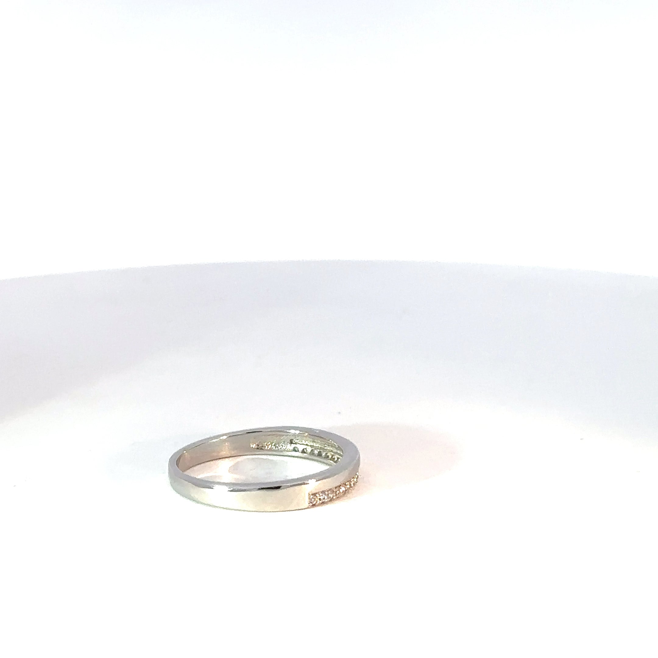 Anillo de Banda en Plata con Circones