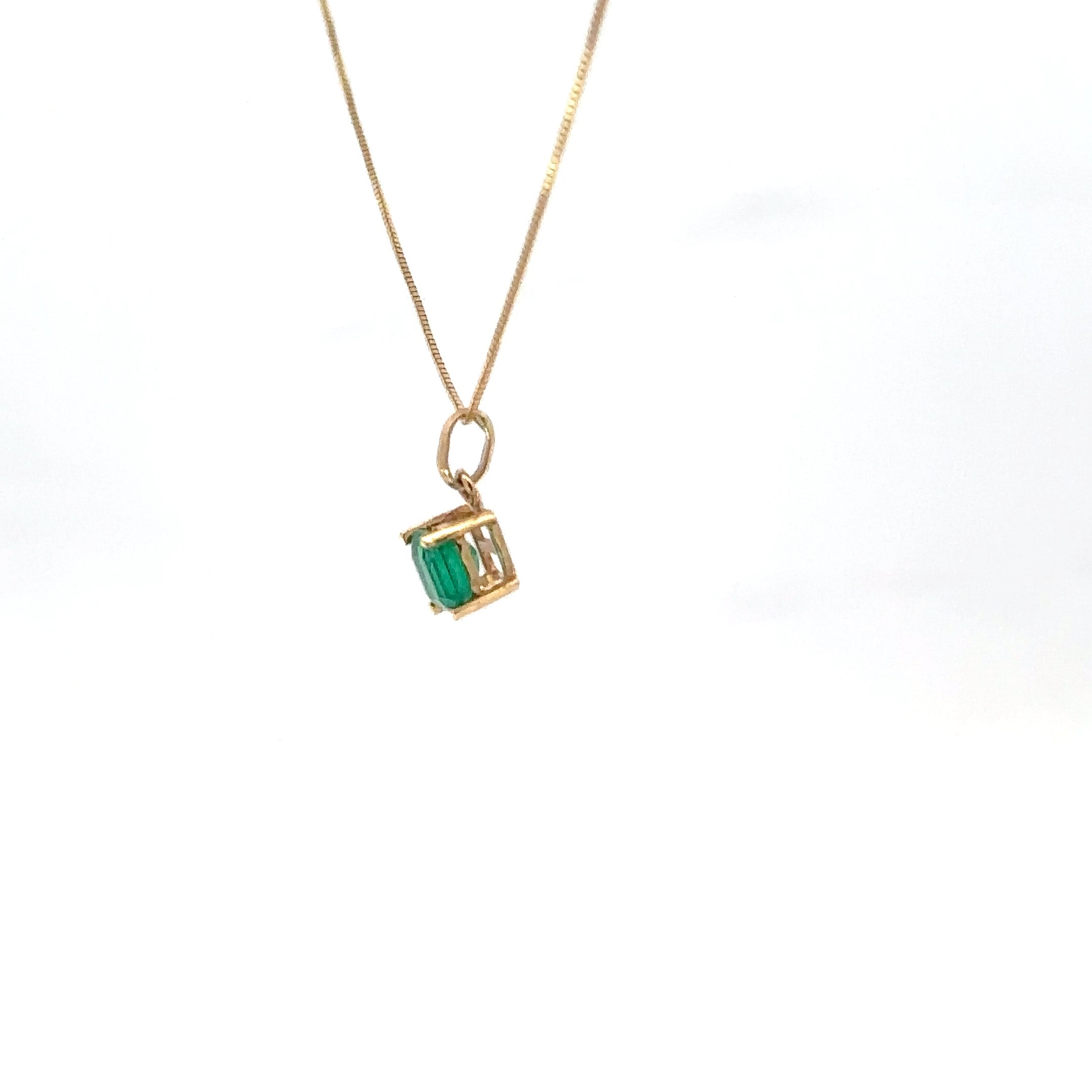 Dije Cuadrado de Esmeralda en Oro Amarillo