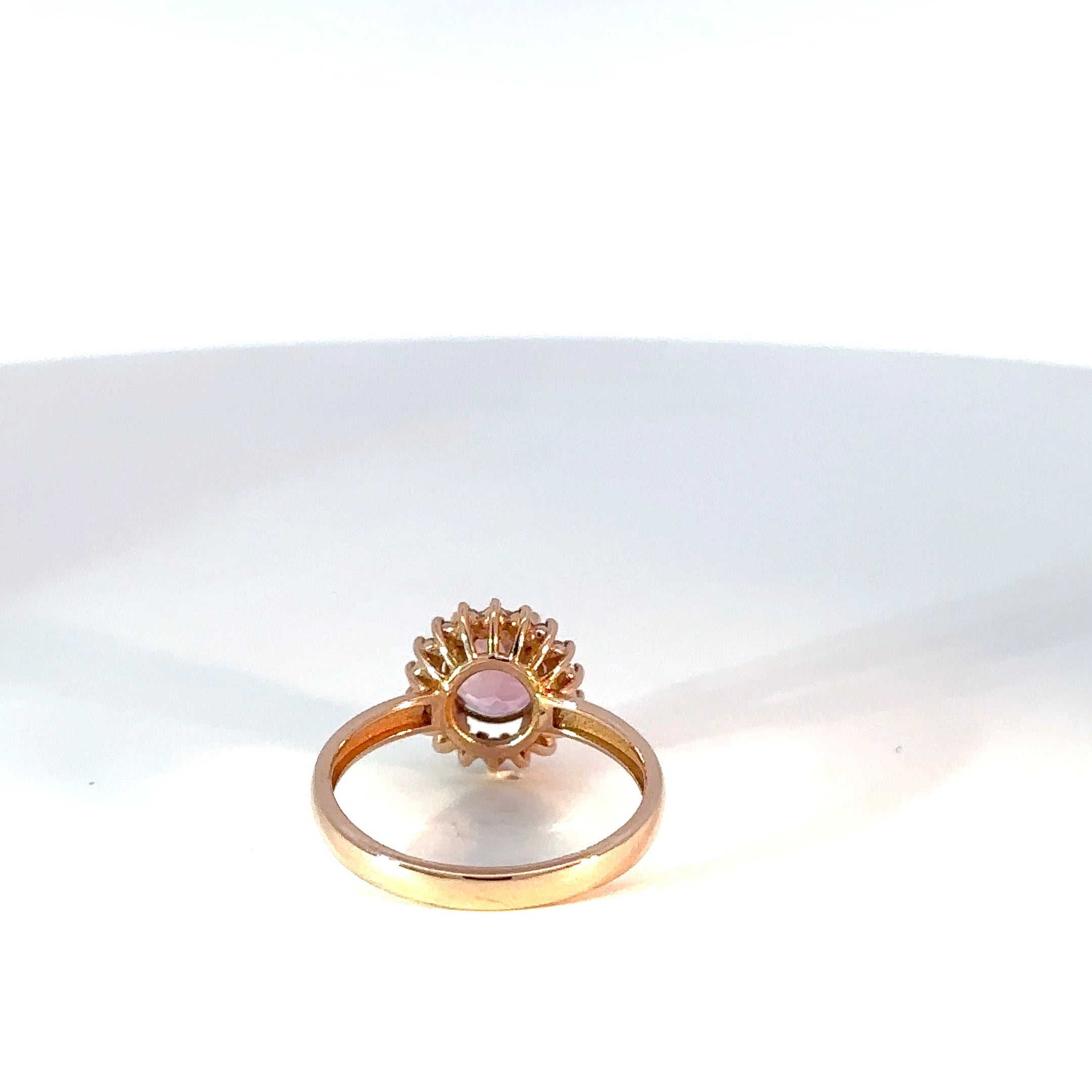 Anillo de Oro Rosa con Turmalina Ovalada Rosada