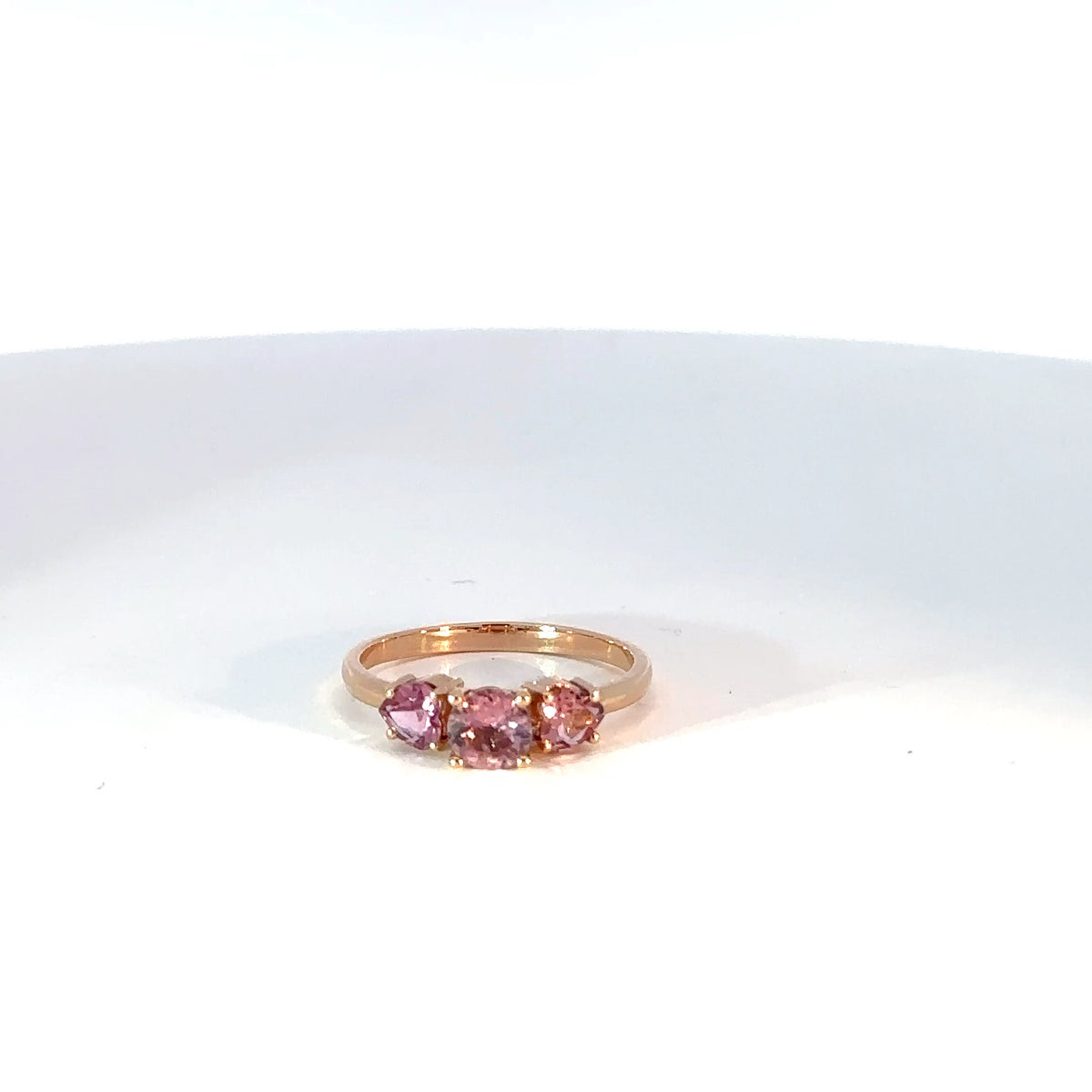 Anillo Trío de Tourmalinas Rosadas en Oro Rosa
