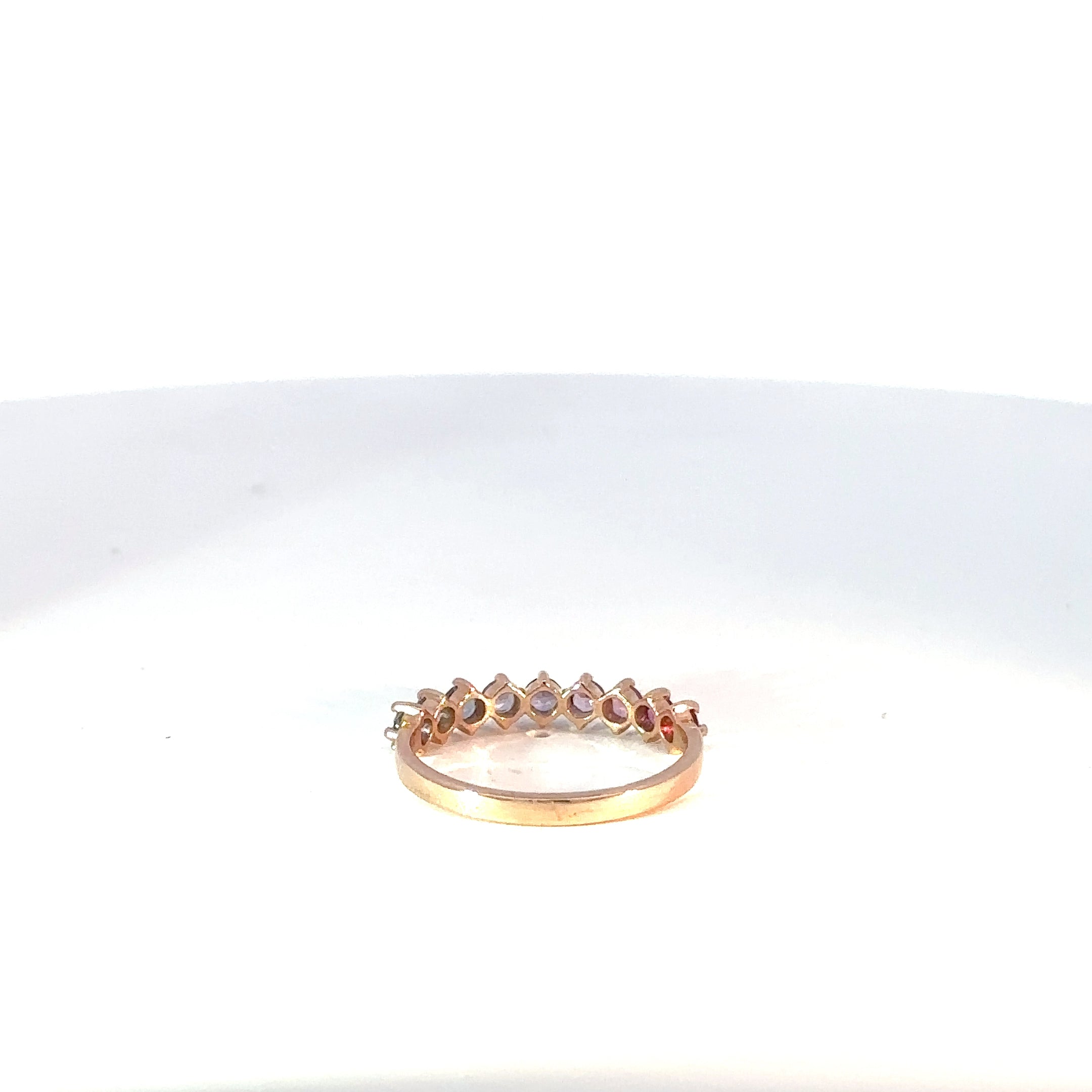 Anillo Cintillo en Oro Rosa con Zafiros Multicolor