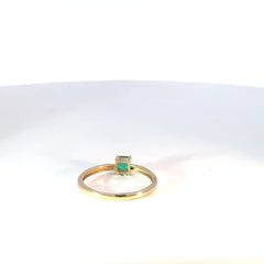 Anillo Solitario en Oro Amarillo con Esmeralda