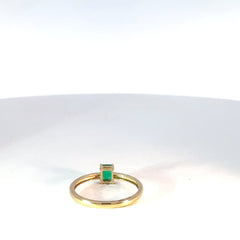 Anillo Solitario en Oro Amarillo con Esmeralda