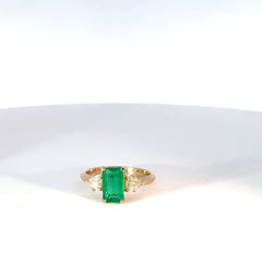 Anillo Esmeralda y diamante Trillion