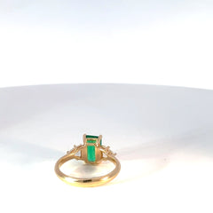 Anillo Esmeralda y diamante Trillion