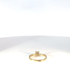 Anillo Solitario en Oro Amarillo con Diamantes