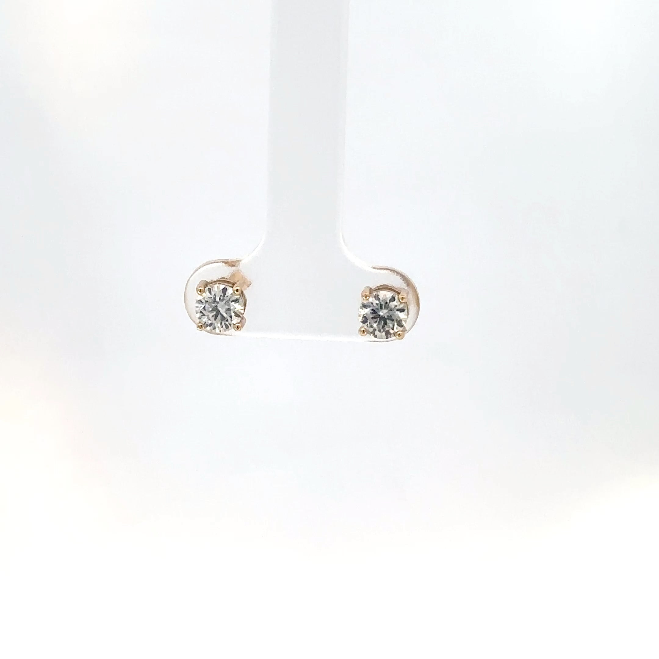 Aretes Moissanitas en Oro Amarillo