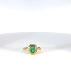 Anillo en Oro Amarillo con Esmeralda doble bisel