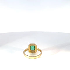 Anillo en Oro Amarillo con Esmeralda doble bisel