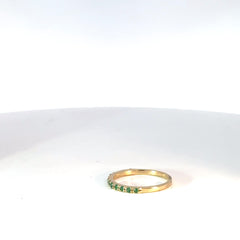 Anillo Cintillo en Oro Amarillo con Esmeraldas