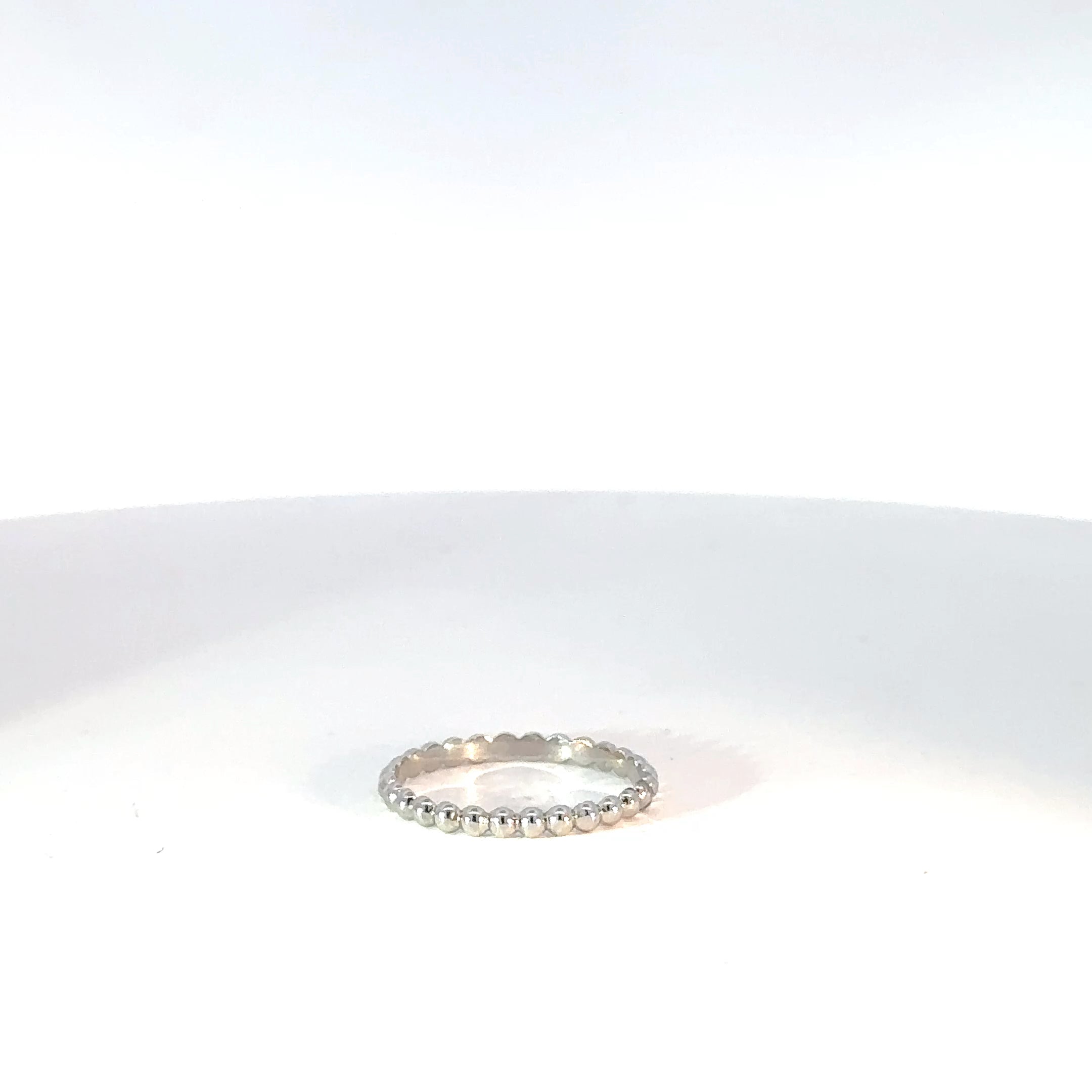 Anillo Florituras en Oro Blanco