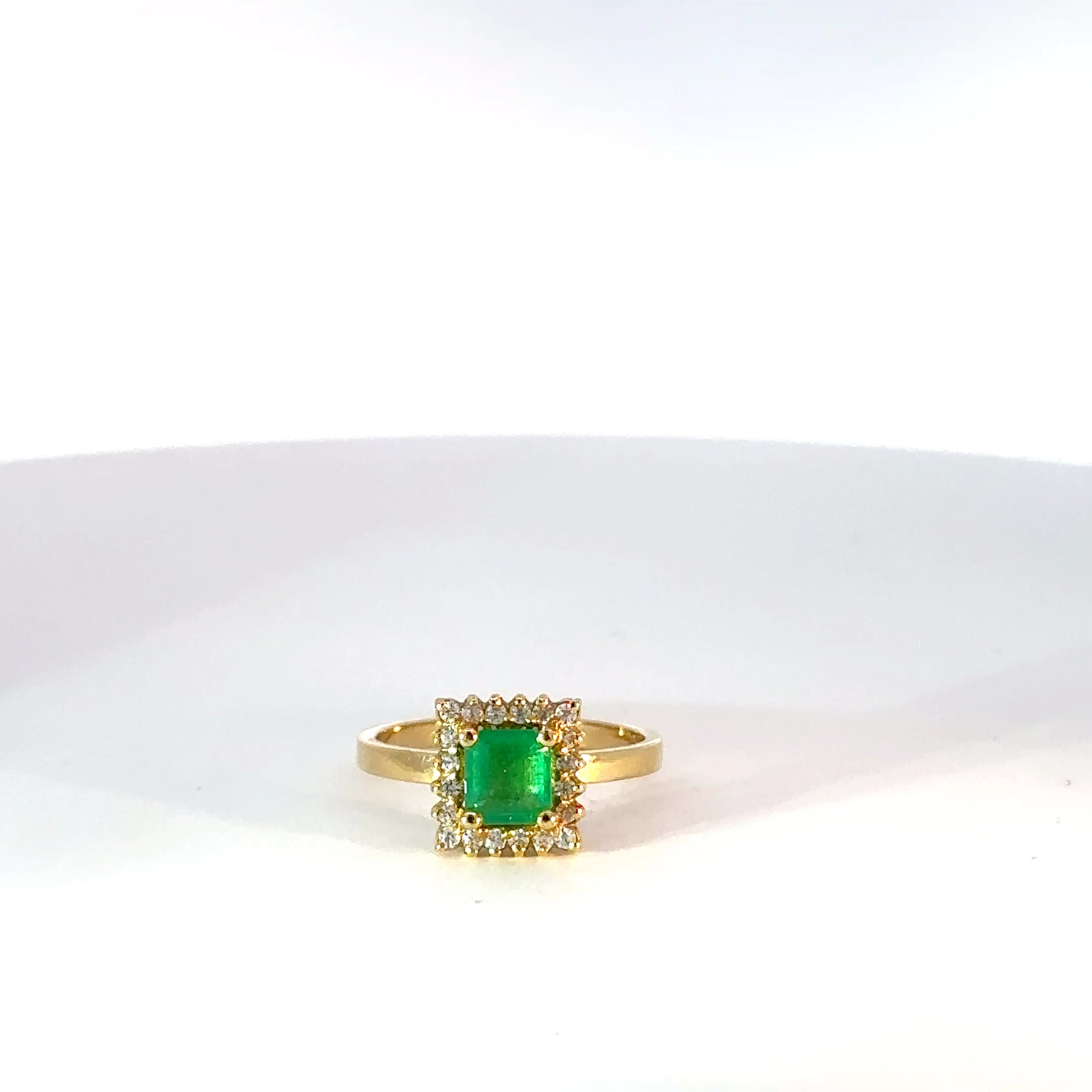 Anillo Lady Esmeralda y circones